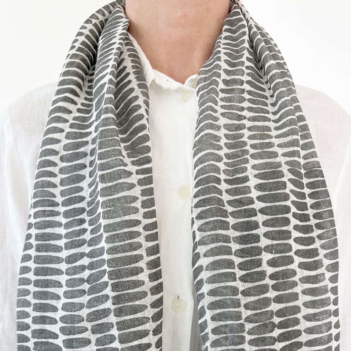 Wall Linen Scarf in Grey