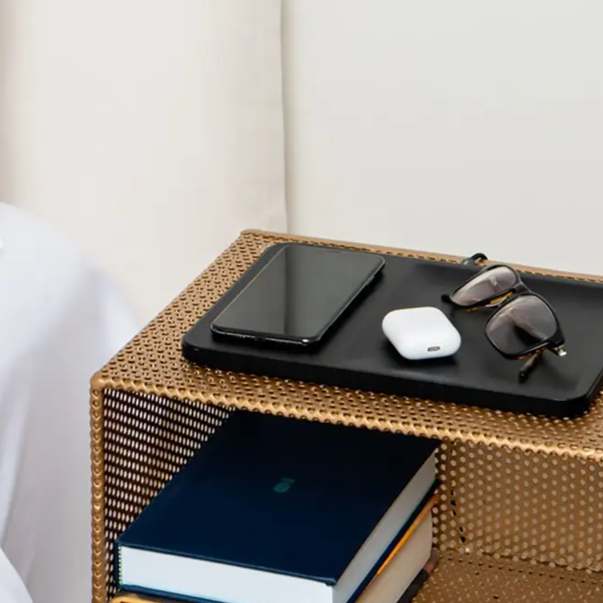 COURANT CATCH:3 Wireless Charging Tray in Black Leather