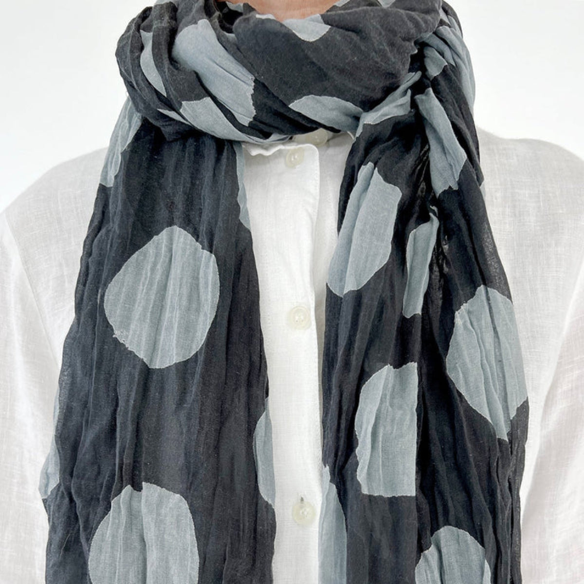 Big Smudge Dot Cotton Scarf in Grey/Black