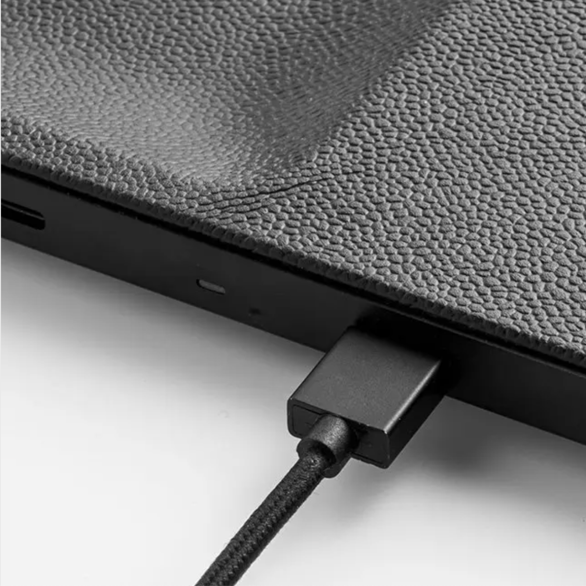 COURANT CATCH:3 Wireless Charging Tray in Black Leather