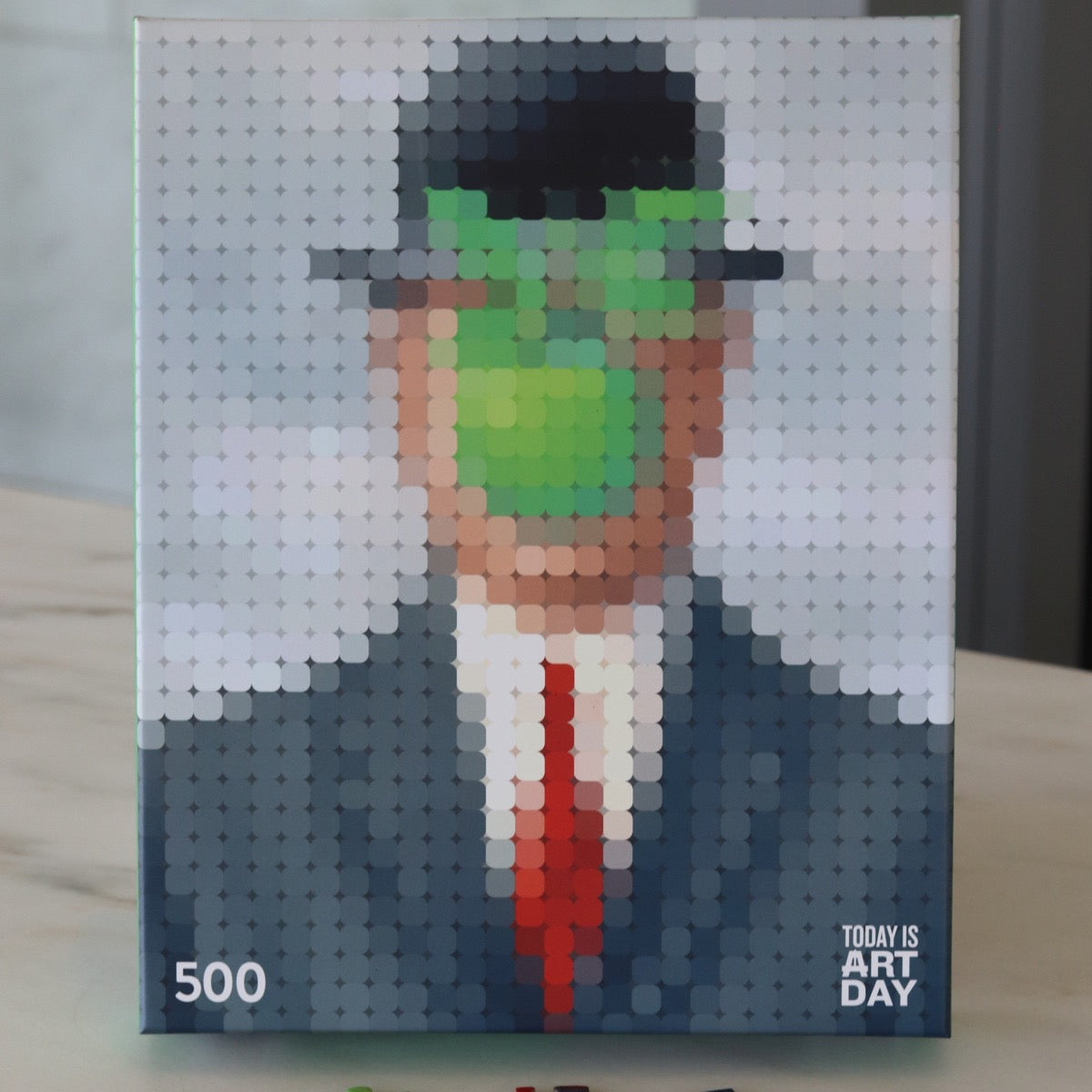 Son of Man - René Magritte - Pixel Art - Puzzle